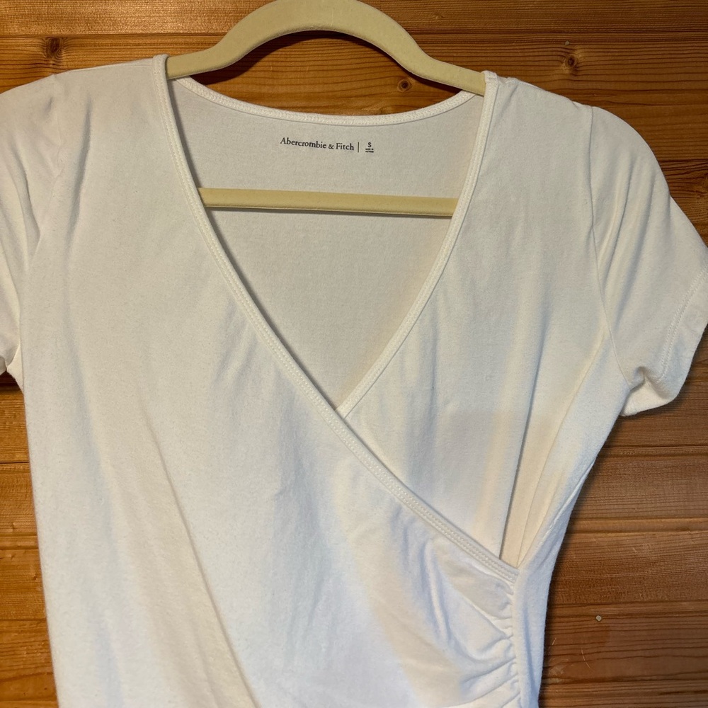 NWOT Abercrombie White Crossover Bodysuit - Picture 2 of 11